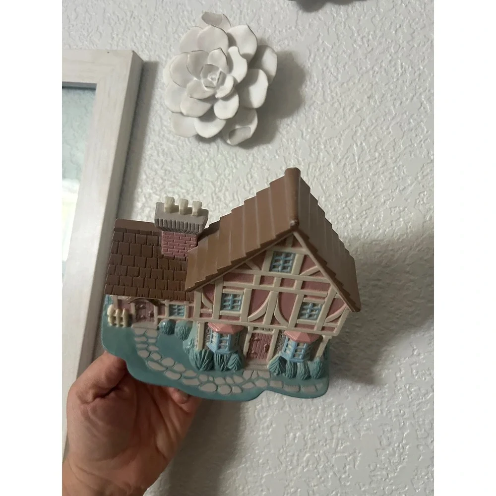 Vintage Syroco Cottage Wall Hanging Plaque Tudor House Pink Brown 3133 MCM Decor